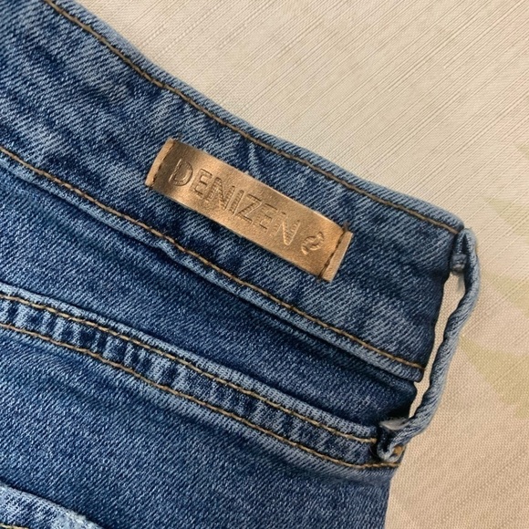 Levis high rise distressed cutoff shorts - Picture 3 of 6